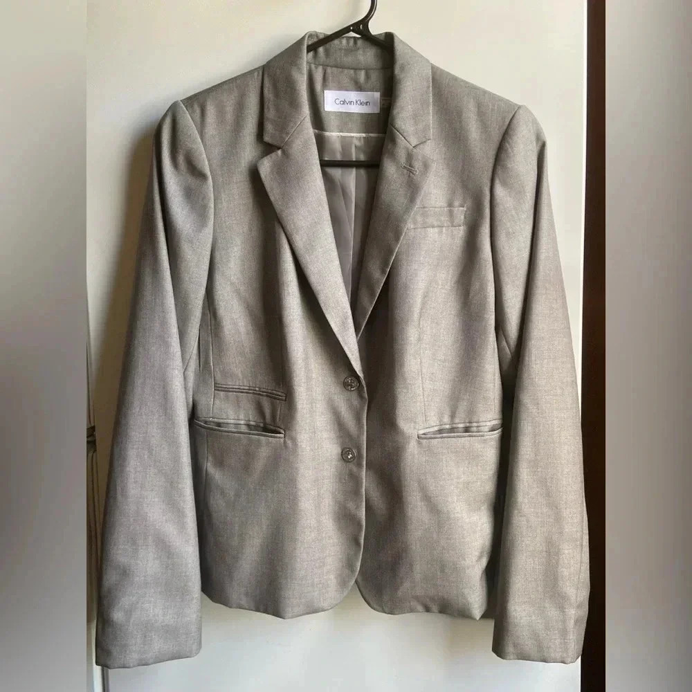 Calvin Klein Blazer Suit Jacket / Size 4 / Gray / Long sleeves